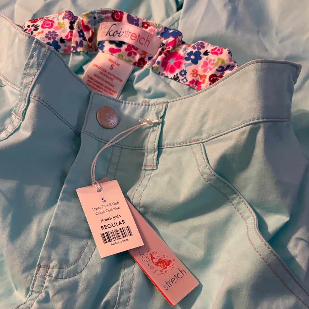 Koi Stretch Light Blue Scrub Set Brand New - Picture 2 of 12